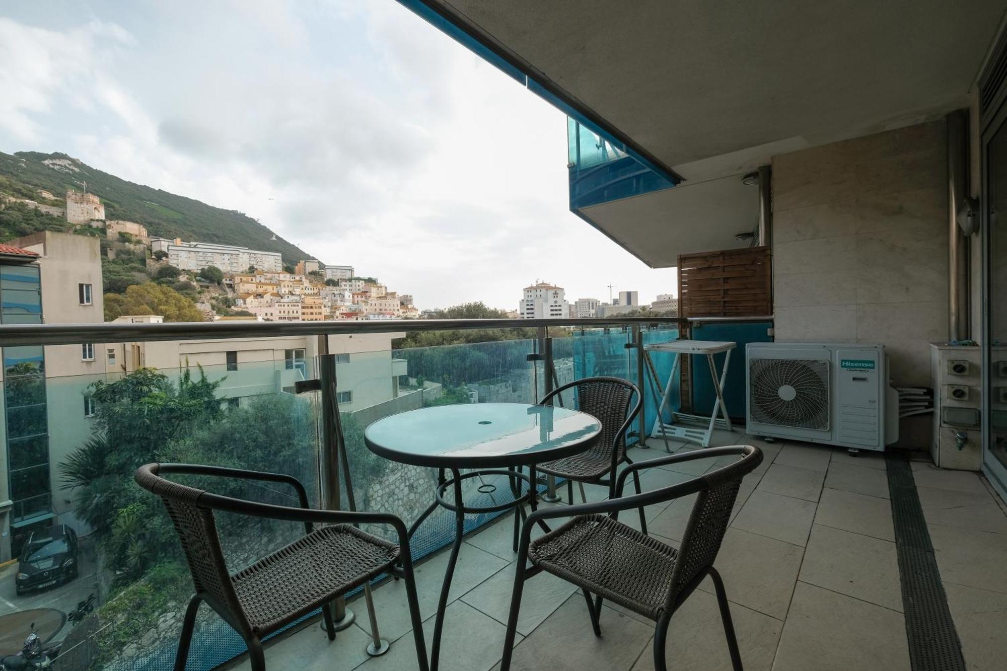 Ocean Village 2 Bedroom Apartment Gibraltar Bagian luar foto