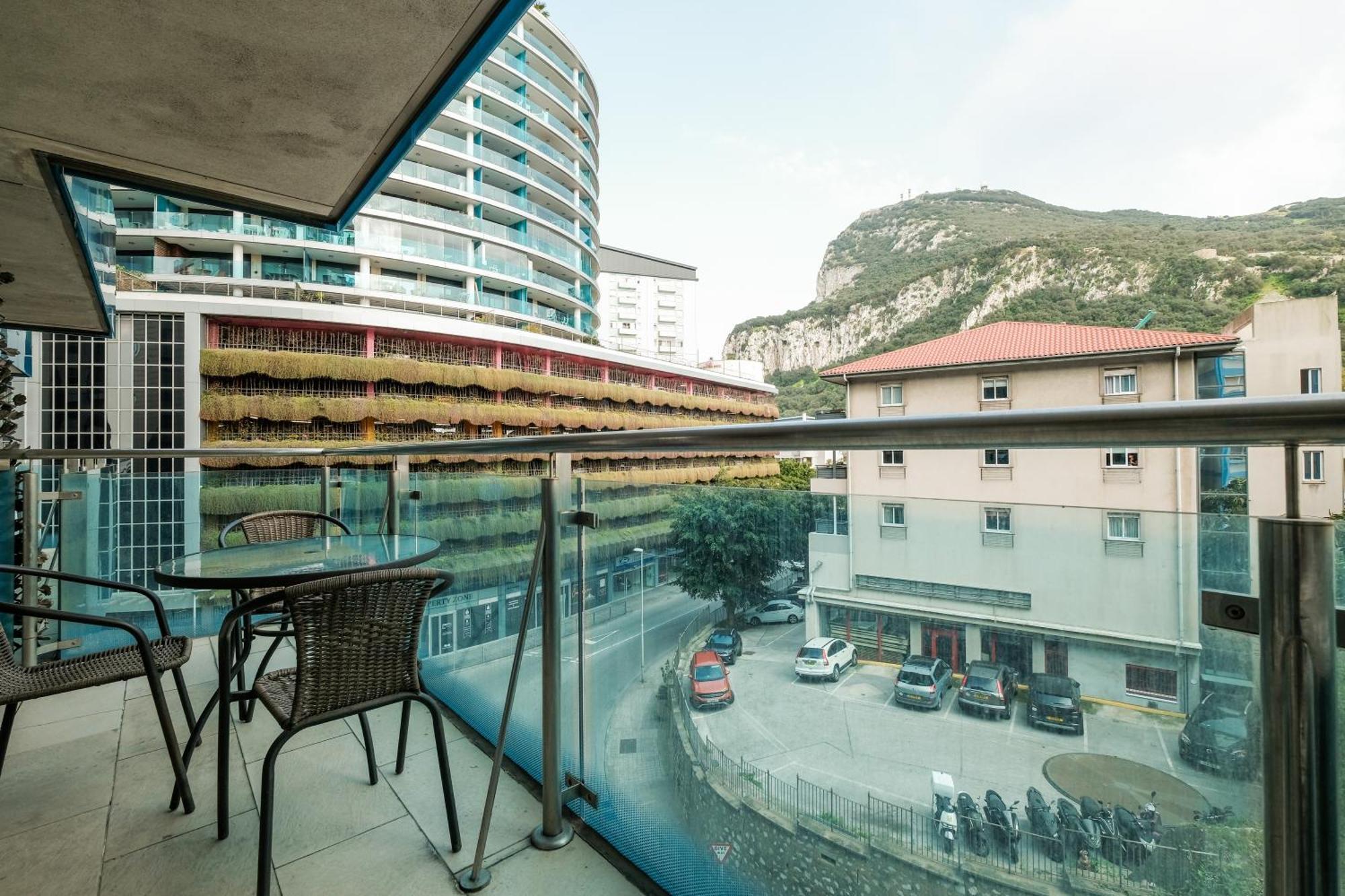 Ocean Village 2 Bedroom Apartment Gibraltar Bagian luar foto